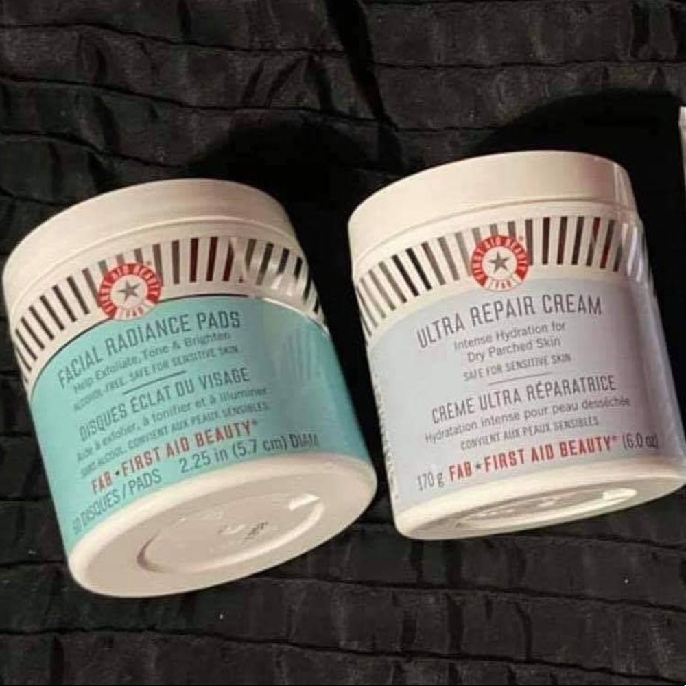 FIRST AID BEAUTY BUNDLE